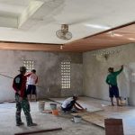 Satgas TMMD Regtas Ke 119 Kodim 1208/Sambas Pasang Keramik Musholla 