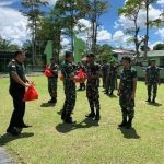 Kasdim 1206/Putussibau Pimpin Apel Pemberangkatan Cuti Lebaran Idul Fitri 1445 H Dan Berikan Bingkisan