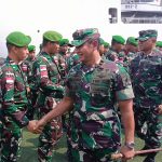 Danrem 121/Abw Dampingi Pangdam XII Tanjungpura Lepas Keberangkatan Satgas Pamtas RI-PNG Yonif 642 Kapuas