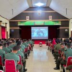 Prajurit, PNS dan Persit Korem 121/Abw Bersama Jajaran Nonton Bareng Film The East ( De Oost)