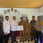 Kapolsek Sepauk Hadiri Penyerahan Piagam Desa Bersinar Kepada Kepala Desa Sepulut