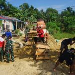 Bersama Masyarakat, TMMD Kodim 1205/Sintang Terus Lakukan Pekerjaan