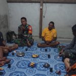 Melalui Komsos, Babinsa Ajak Warga Dukung Kegiatan TMMD di Desanya