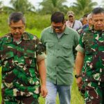 Kasiter Kasrem 121/Abw Kolonel Inf Mordechai Triandono, S.IP Dampingi Tim Kementan RI Cek Lokasi Oplah