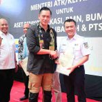 Serahkan Sertipikat Tanah Elektronik di Kota Bekasi, Menteri AHY Apresiasi Kolaborasi Kantor Pertanahan dengan Pemerintah Kota