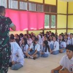 Lettu Inf Sigit Sosialisasikan Penerimaan Prajurit Dalam TMMD Ke-121 Kodim Sintang