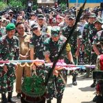 Tiba Di Lokasi Tim Wasev TMMD Ke-121 Kodim Sintang Disambut Dengan Acara Adat