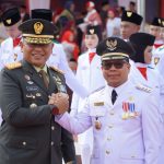 Danrem 121/Abw Brigjen TNI Luqman Arief, S.I.P.,M.I.P Ikuti Upacara HUT RI Ke-79 Di Kabupaten Sambas