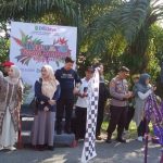 Peringati HUT Perpindahan Kota Sambas Ke 25, Serta HUT RI Ke 79 Dandim 1208/Sambas Hadiri Karnaval Tenun Sambas
