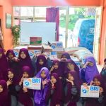 BRI RO Jakarta 2 Peduli Anak Yatim dengan Membagikan Paket Sembako ke Yayasan Mizan Amanah