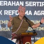 Serahkan Sertipikat Tanah kepada Masyarakat Eks Timor Timur di NTT, Menteri AHY Kenang Pernah Sekolah di Dili