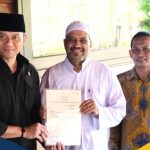 Menteri AHY Serahkan Puluhan Sertipikat Tanah Wakaf di Pasuruan, dari Sertipikat Yayasan Milik Habib Taufiq Assegaf hingga Musala Berusia 112 Tahun