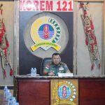 Danrem 121/Abw Sampaikan Pesan Kepada Dansatgas Pantas RI-Malaysia Untuk Selalu Jaga Kesehatan