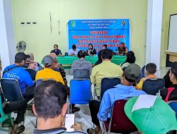 Babinsa Koramil 07/Sintang Hadiri Penyaluran Bantuan Bibit Ikan dan Ternak Kambing Pada Warga