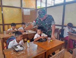 Danrem 121/Abw Brigjen TNI Luqman Arief Gelar Makan Sehat dan Bergizi Bagi Anak- Anak SDN 32 Desa Sei Tingkar