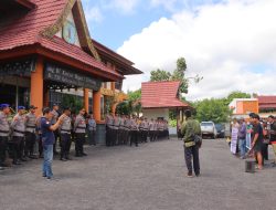 Puluhan Personel Polres Sintang Dikerahkan Dalam Pengamanan Aksi Damai Warga Desa Sungai Raya
