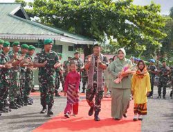 Sorak Semangat Prajurit Korem 121/Alambhana Wanawwai Sambut Kedatangan Danrem Baru