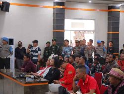 Kembali Polres Sintang Amankan Audiensi Lanjutan Aliansi Solidaritas Desa Bersatu