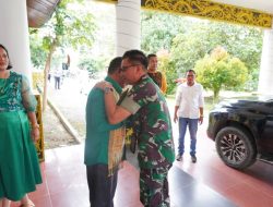 Bersama Bupati, Jajaran Forkopimda dan Pimpinan OPD Dandim 1205 Sintang Melakukan Kunjungan Natal 2024