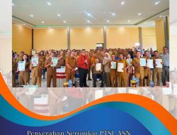 Kepala Kantor Pertanahan Kabupaten Sintang, Catur Widayanti, S.S.T., M.Eng melaksanakan Penyerahan Sertipikat Desa yang dilaksanakan di Aula Bank Kalbar pada Senin, 16 Desember 2024