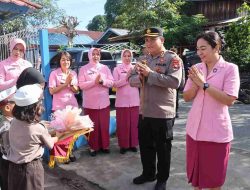 Kunjungi TK Kemala Bhayangkari, Kapolres Sintang Disambut Meriah Anak-Anak