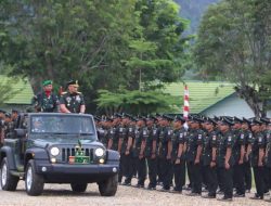 Danrem 121 Alambhana Wanawwai Dampingi Pangdam XII Tanjungpura Menutup Pendidikan Pertama Bintara TNI AD TA. 2024