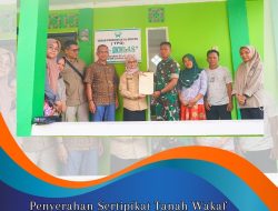 Kantor Pertanahan Sintang Serahkan Sertipikat di Kelurahan Ladang