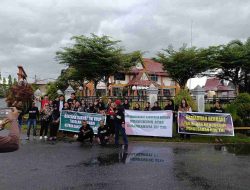 Dukung Penuh Atas Disahkan UU TNI Yang Baru, Masyarakat Sintang Gelar Aksi Bagi Takjil