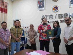 Hallo #SobATRBPN Kantor Pertanahan Kabupaten Sintang melaksanakan agenda acara serah terima protokol PPAT