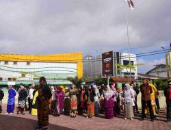 Dalam rangka memeriahkan Hari Jadi Kota Sintang yang ke-663, para pegawai Kantor Pertanahan Kabupaten Sintang melaksanakan apel pagi