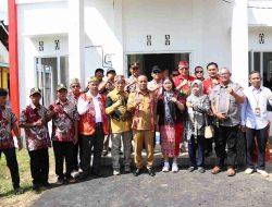 Wagub Krisantus Resmikan Kantor Desa Sekaligus Buka Gawai Nyelepat Taun VII Di Desa Bernayau