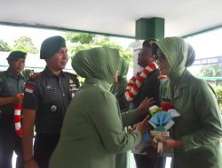 Dandim 1205 Sintang Letkol Inf Rangga Lepas 7 Prajurit Yang Memasui Masa Purna Tugas