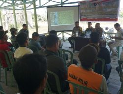 Kodim 1205/Sintang Gandeng Kepolisian, Sampaikan Pesan Kamtibmas Lewat Penyuluhan TMMD