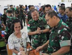 Danrem 121/Abw Dampingi Pangdam XII/Tpr Tinjau Kegiatan Bakti Ter Prima dalam rangka HUT ke-80 TNI Tahun 2025
