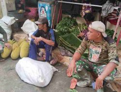 Satgas TMMD Kodim 1207/Pontianak Jalin Hubungan dengan Masyarakat melalui Bantuan Panen