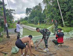 Satgas TMMD Kodim 1207/Pontianak Gunakan Pelastik Sebagai Alas Cor Beton