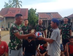Satgas TMMD Kodim 1207/Pontianak Berikan Bola Voli Ke Warga Desa Pal IX