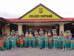 Kapolres Sintang Sambut Anak-Anak TK Insan Mulia dalam Program ‘Polisi Sahabat Anak