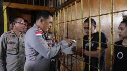 Polres Sintang Gelar Program “Polres Sintang Berbagi” dengan Membagikan Makanan Siap Saji Kepada Para Tahanan